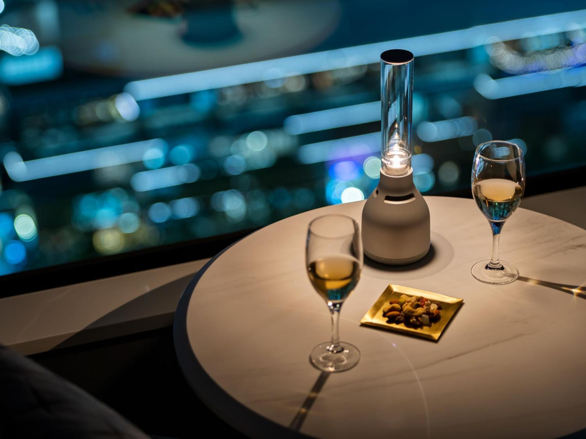 Mitsui Garden Hotel Yokohama Minatomirai Premier Exterior foto The bar at the 101 Sky Lounge